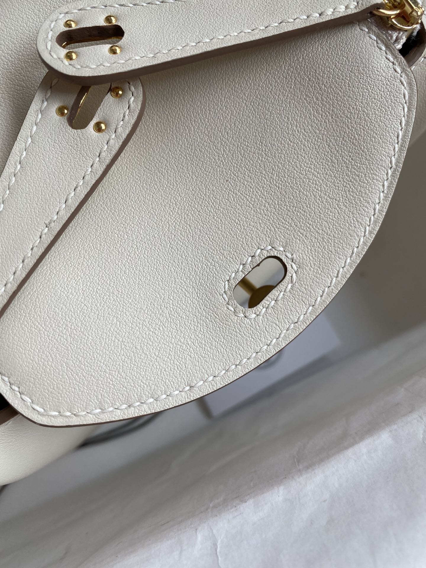 Hermes Lindy 26cm Handbag Shoulder Bag In White Swift Leather